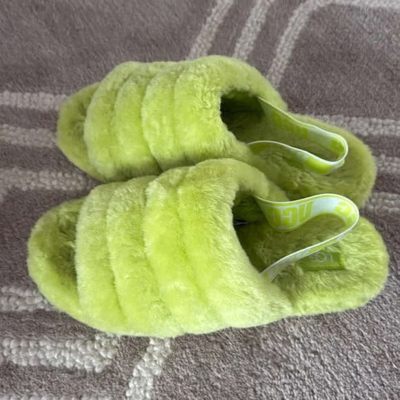 Women’s slippers - Picture 1 of 4